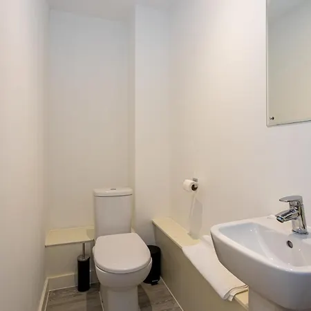 Fantastic 2 Bedroom Duplex In *
