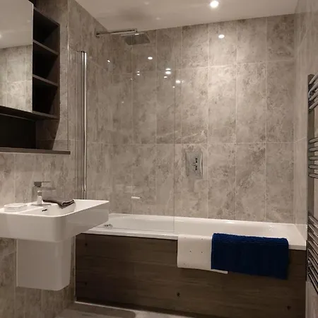 A Cosy Single In Elizabeth Tower *