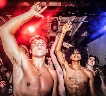 Lewis 3 Well Located Northern Quarter Sleeps Upto 8 *