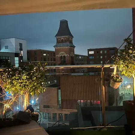 Contemporary Ancoats Penthouse With Large Private Terrace And Hot Tub 게스트하우스