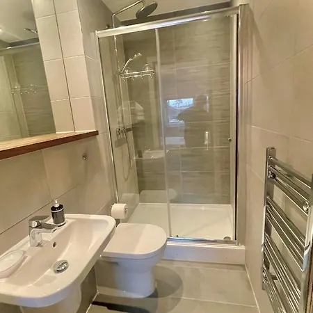 Апартаменты Pass The Keys Modern 2 Bed Flat Centre
