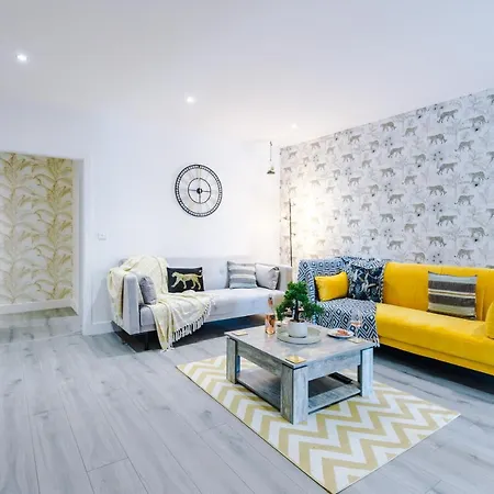 The Ecclesian - Upscale Near Trafford Centre & Eccles Train Station Appartement *