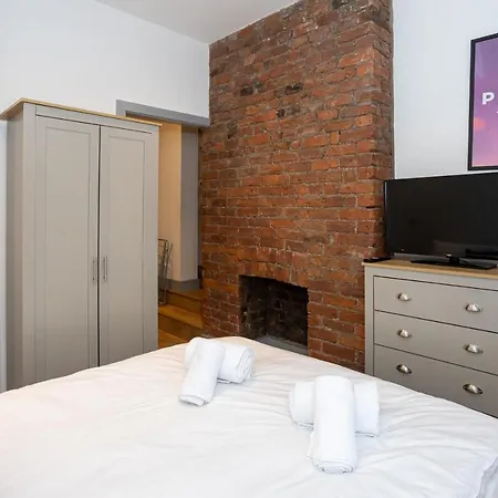 Pillo Serviced - Salford *