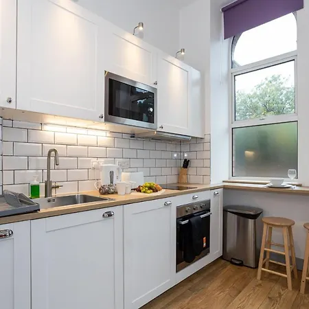 Pillo Serviced - Salford *