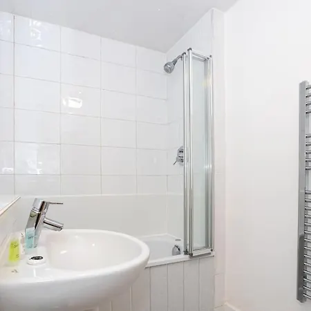 2 Bed Flat Near Deansgate شقة