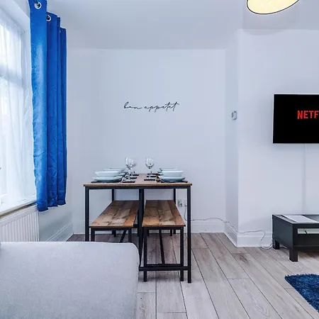 펜션 Half Mile To Etihad Stadium & Coop Arena, Free Parking, 6 Ppl *