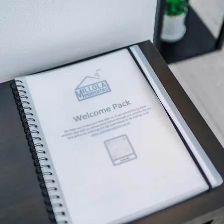 Half Mile To Etihad Stadium & Coop Arena, Free Parking, 6 Ppl *