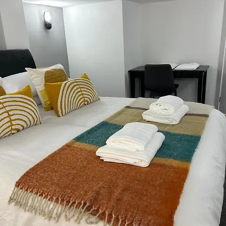 Airport Hideaway Apartmán