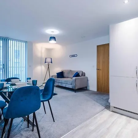 Luxury Centre Apt - Balcony - Parking Access