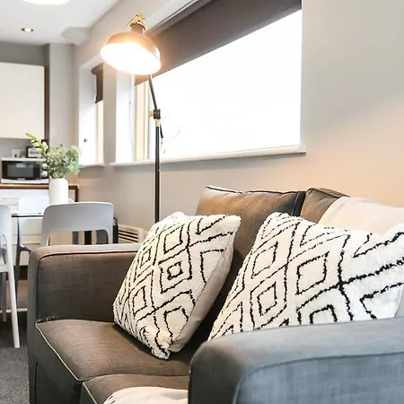 Spacious Central 1 Bedroom アパート