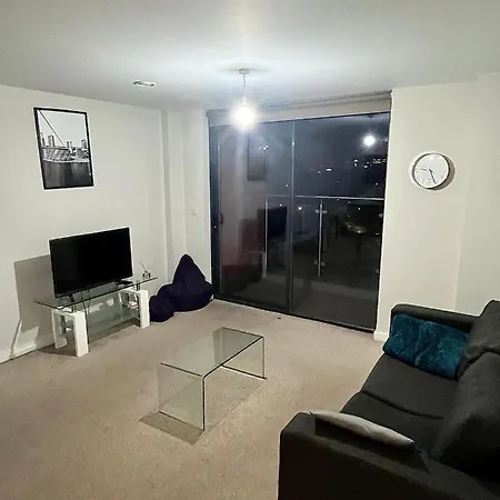 Stunning 2-bed In Salford Appartement