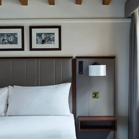 Marriott Victoria &