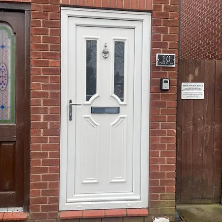 Modern Cosy 1 Bed Near Centre~double Bed~parking Appartement