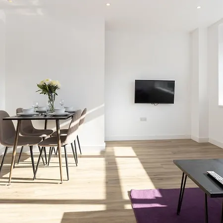 Pillo Serviced - Arena *