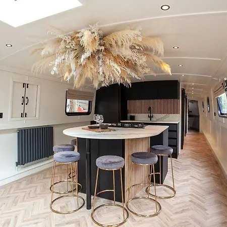 The Vaetten Hues Luxury Boat Hotel na wodzie *