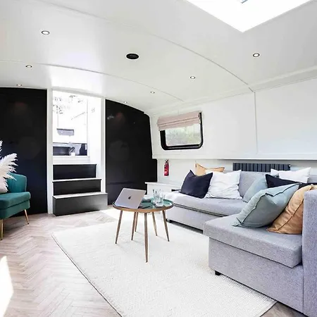 The Vaetten Hues Luxury Boat * Manchester