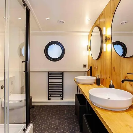 Båthotell The Vaetten Hues Luxury Boat