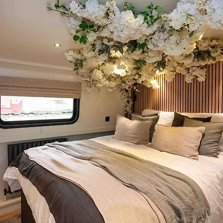 Botel The Vaetten Hues Luxury Boat