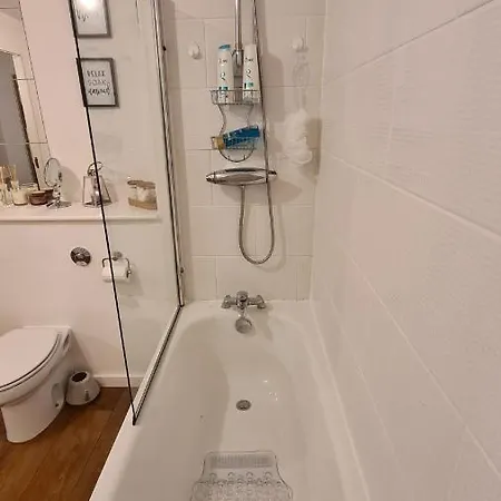 Luxury 2 Bed With Free Wi-fi & Parking * Манчестер