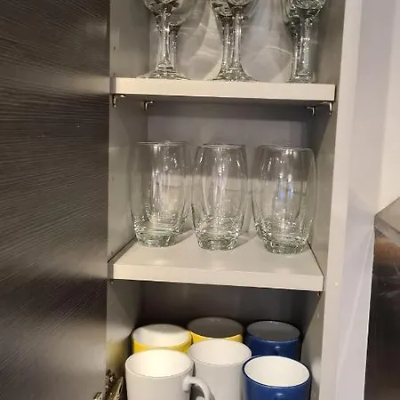 Luxury 2 Bed With Free Wi-fi & Parking Апартаменты *