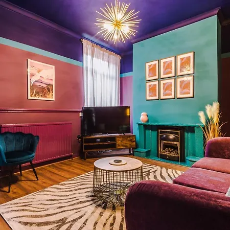 Spacious And Modern 5 Bedroom House * マンチェスター