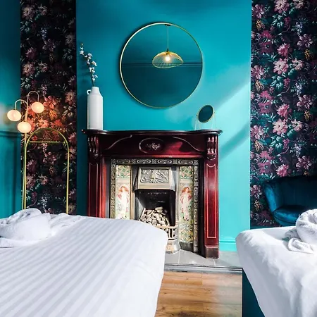 Spacious And Modern 5 Bedroom House 別荘