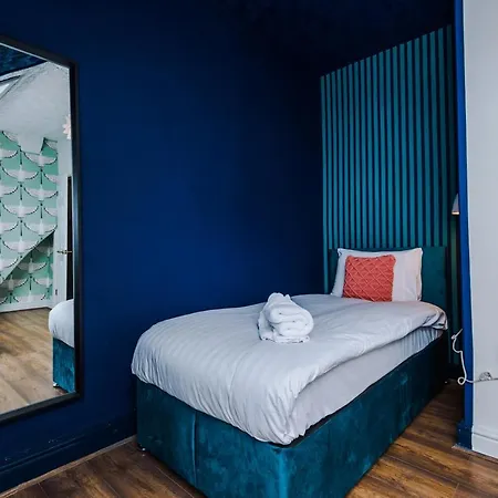 Spacious And Modern 5 Bedroom House マンチェスター