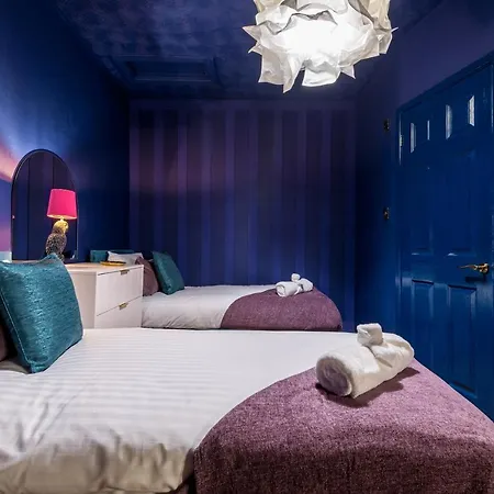 Spacious And Modern 5 Bedroom House マンチェスター