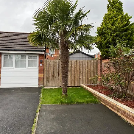 Appt - Sleeps 2 - Free Parking - 5min-metro Appartement