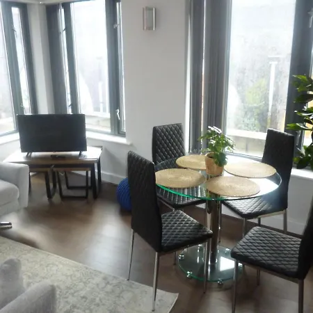 2 Bed Flat Near Deansgate شقة