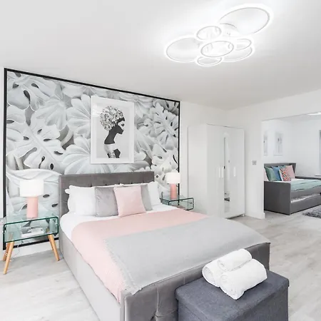 Nyaraló 4 Bedroom, 3 Bathroom Walking Distance To Centre Manchester