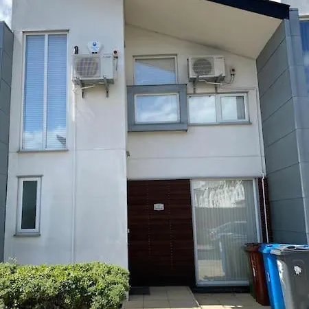 Holiday home Great House + Air Conditioning + Free Car Parking