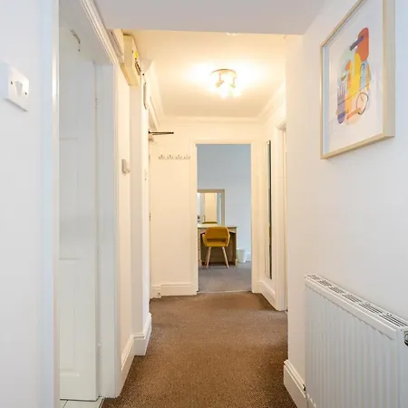 The Burton- Free Gated Parking Appartement