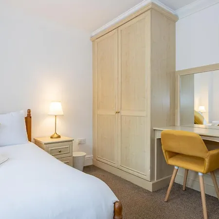 The Burton- Free Gated Parking Appartement