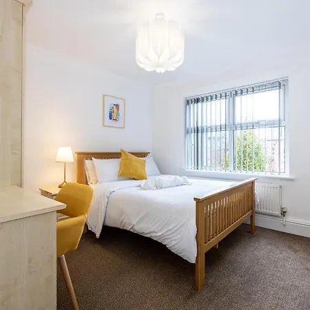 The Burton- Free Gated Parking * Manchester