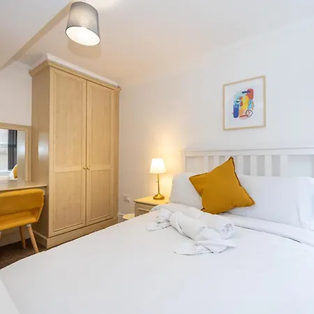 The Burton- Free Gated Parking Appartement