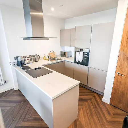 Waterfront Retreat: Modern 2-bed