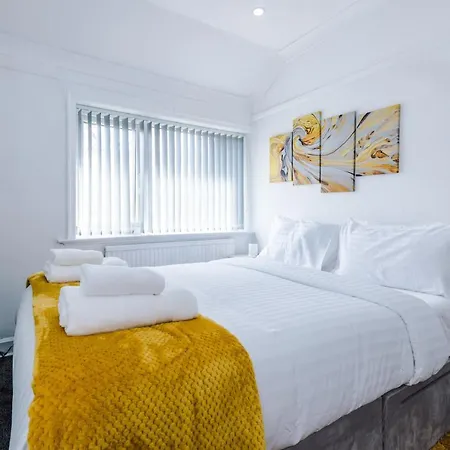 Three Bedroom House In Manchester