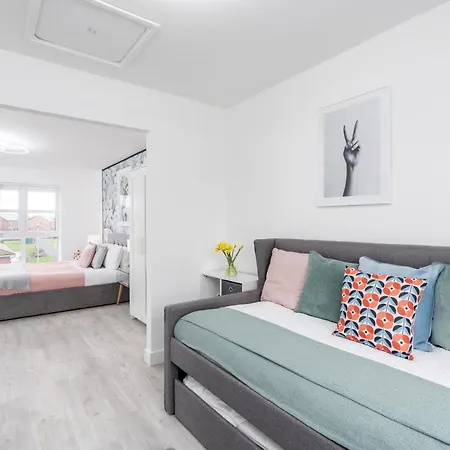 4 Bedroom, 3 Bathroom Walking Distance To Centre Nyaraló Manchester