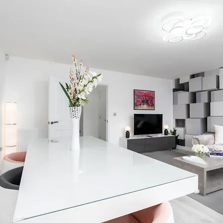 Nyaraló 4 Bedroom, 3 Bathroom Walking Distance To Centre Manchester