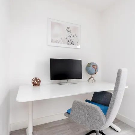 4 Bedroom, 3 Bathroom Walking Distance To Centre * Manchester
