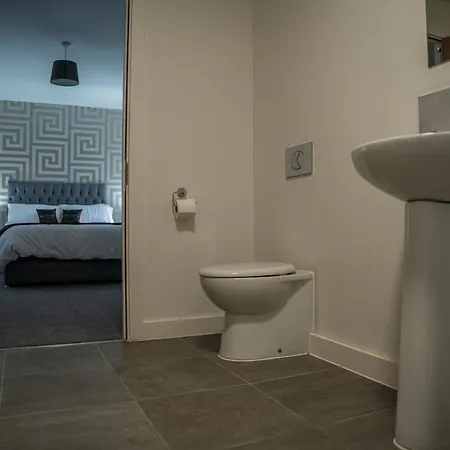 A Spacious 2 Bed With A River And Cascade View, Imaya Nights, M3 * Манчестер