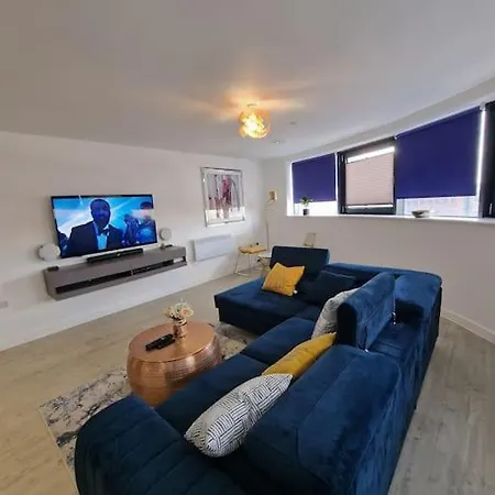 Luxury 2 Bed, 2 Bath - The Quays דירה