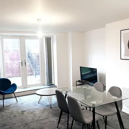 Lovely 2-br Flat Near Salford Royal * マンチェスター