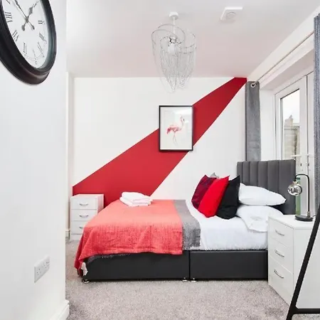 Apartment Large 4 Bed House Near Old Trafford - Parking *