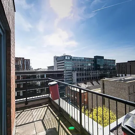 Spacious 2 Bedroom Penthouse マンチェスター