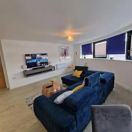 Luxury 2 Bed, 2 Bath - The Quays Apartment Manchester