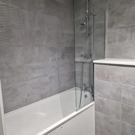 Luxury 2 Bed, 2 Bath - The Quays דירה *