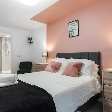 Living Penthouse With Parking * Manchester