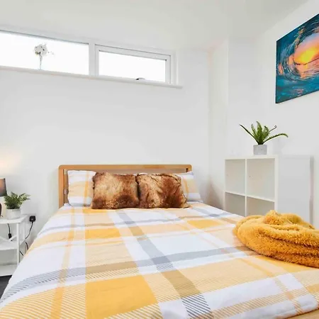 Dellehomes Remarkable 4-bed House In בית נופש
